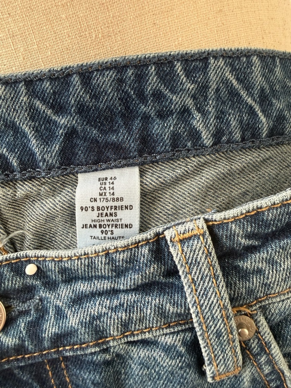 H&M Women's Faded Blue Boyfriend Jeans - Picture 4 of 10